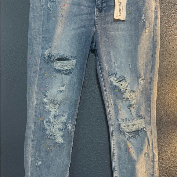 NWTJudy Blue Women's High-Rise Destroyed Confetti Paint Splatter
Boyfriend Jeans - Picture 6 of 9